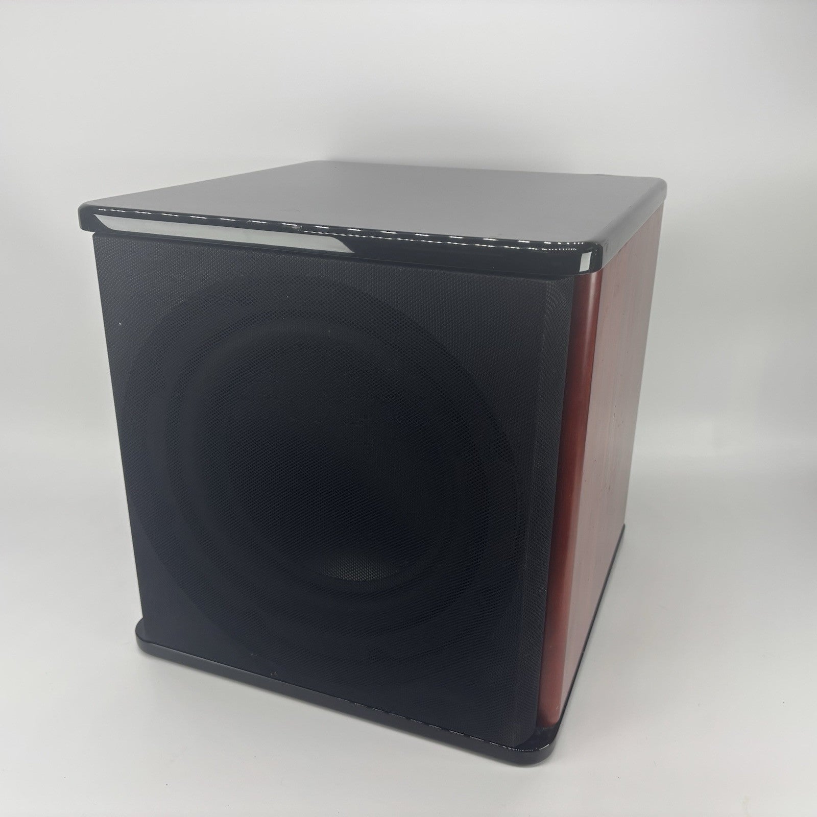 AV123 10" Powered Subwoofer Hi-Fi 10" Woofer 120v/240v Used Works Great