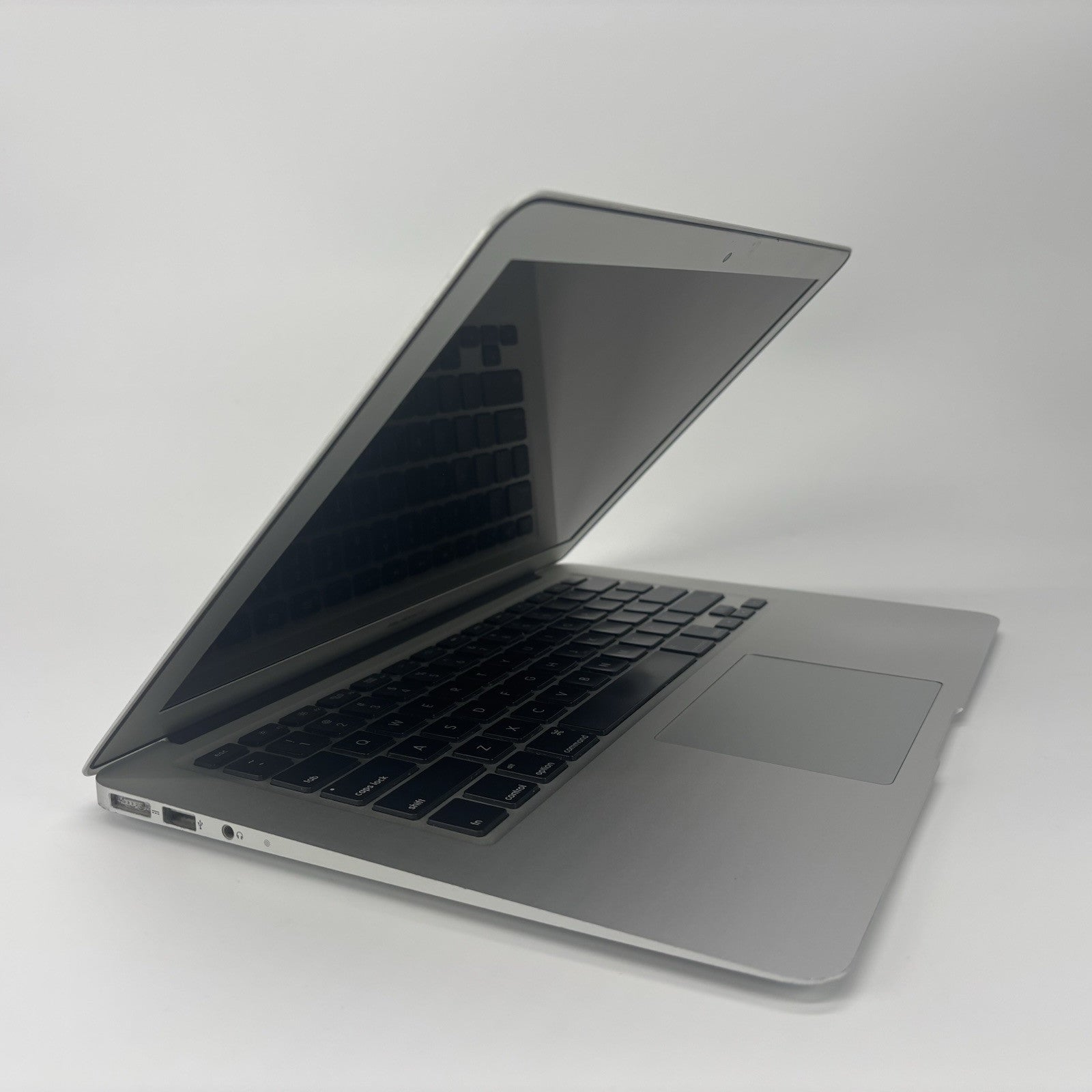 Apple MacBook Air A1466 (2012) Intel i5-3427u 1.80 GHz 4 GB RAM 500 GB SSD